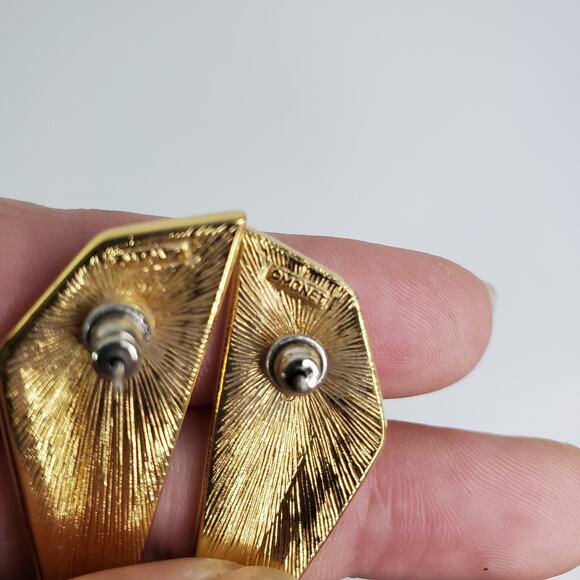 Vintage Monet Signed Long Cream/Red Enamel Gold Trim Triangle Earrings Post - Picture 6 of 8